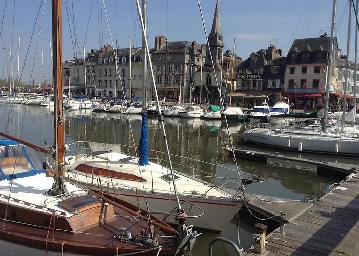 D'hotes Le Nid Du Phare Avec Option Jacuzzi Prive Alojamento de Acomodação e Pequeno-almoço Honfleur