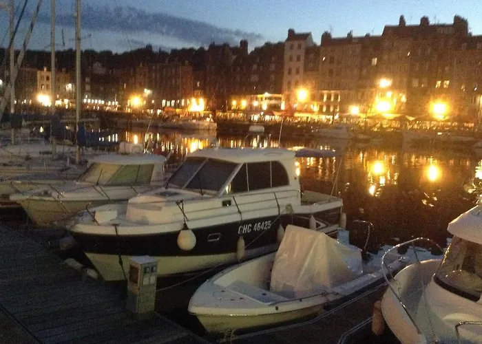 D'hotes Le Nid Du Phare Avec Option Jacuzzi Prive Nocleg ze śniadaniem Honfleur